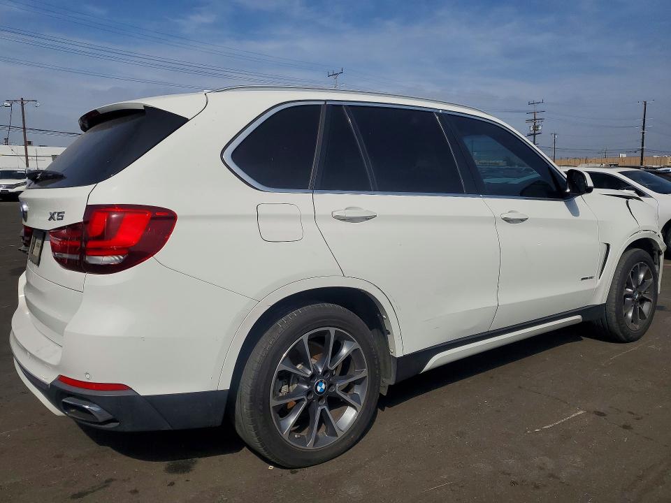 55221346 :رقم المزاد ، 5UXKR2C51J0X07724 vin ، 2018 Bmw X5 مزاد بيع