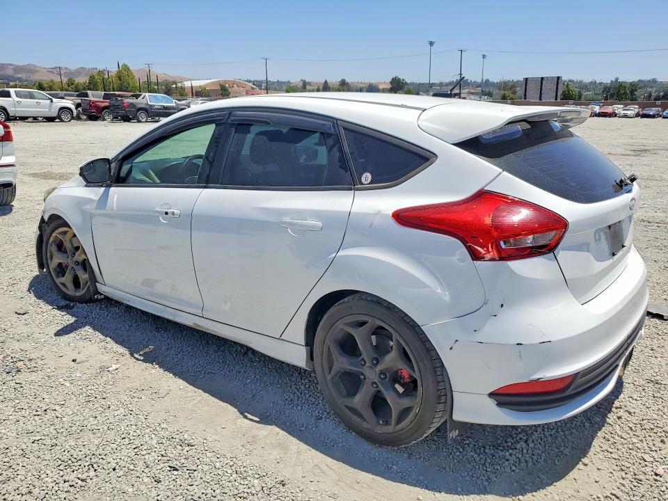 56532946 :رقم المزاد ، 1FADP3L93HL245819 vin ، 2017 Ford Focus مزاد بيع