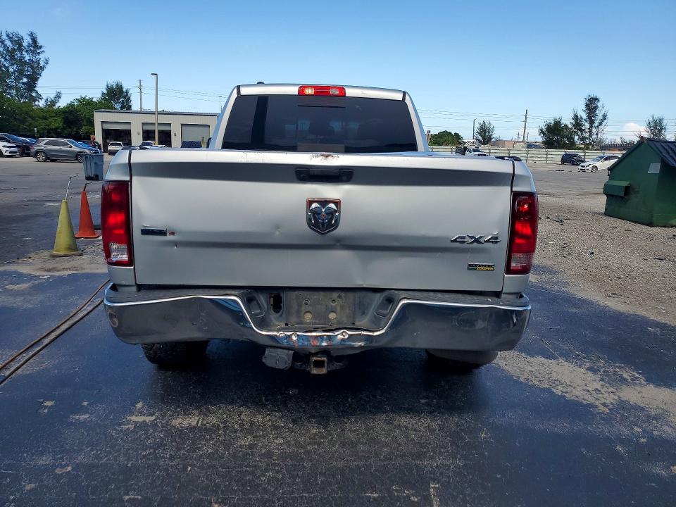 58235246 :رقم المزاد ، 1C6RR7GG4JS300632 vin ، 2018 Ram 1500 مزاد بيع