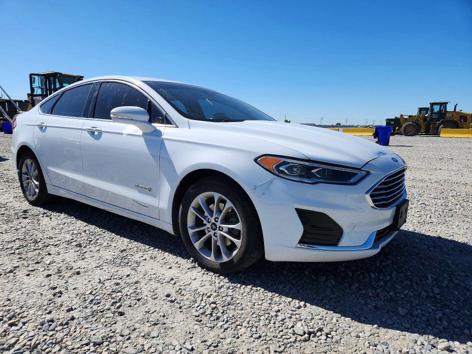 57224126 :رقم المزاد ، 3FA6P0MU0KR272835 vin ، 2019 Ford Fusion مزاد بيع