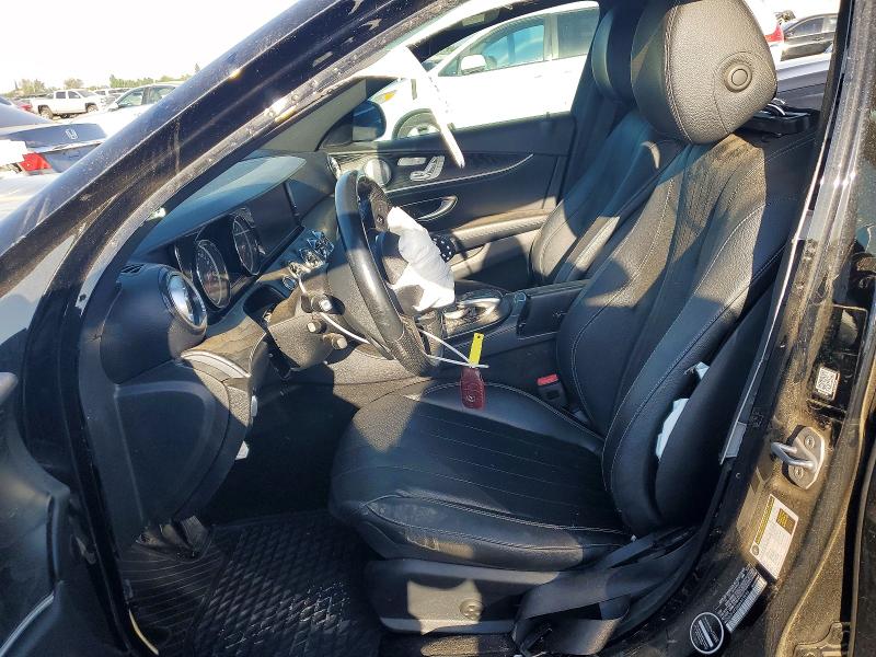 58378216 :رقم المزاد ، WDDZF4KB8JA403995 vin ، 2018 Mercedes-benz E مزاد بيع