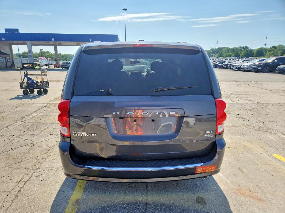 56397606 :رقم المزاد ، 2C4RDGCG3JR177565 vin ، 2018 Dodge Grand Caravan مزاد بيع