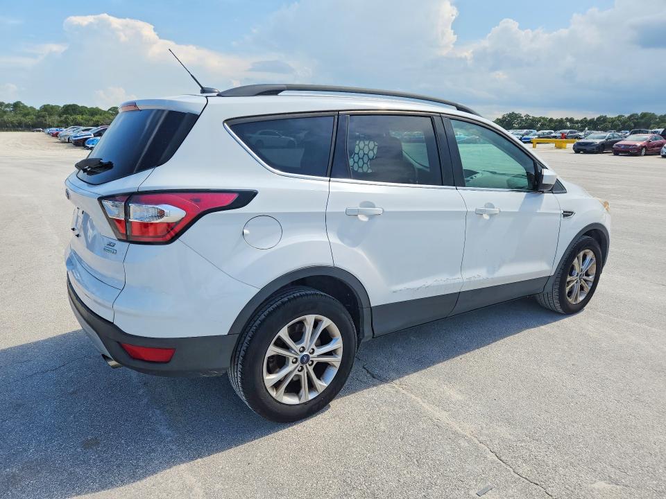 58627586 :رقم المزاد ، 1FMCU0GD9JUC07454 vin ، 2018 Ford Escape مزاد بيع