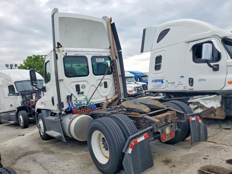 Продаж на аукціоні авто 2016 Freightliner Cascadia 125, vin: 1FUBGEDV1GLHC5761, номер лоту: 50610106
