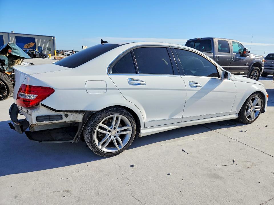 Продажа на аукционе авто 2013 Mercedes-benz C, vin: WDDGF4HB1DR285504, номер лота: 55754296