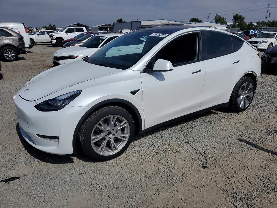55215806 :رقم المزاد ، 7SAYGDEE5NF385397 vin ، 2022 Tesla Model Y مزاد بيع