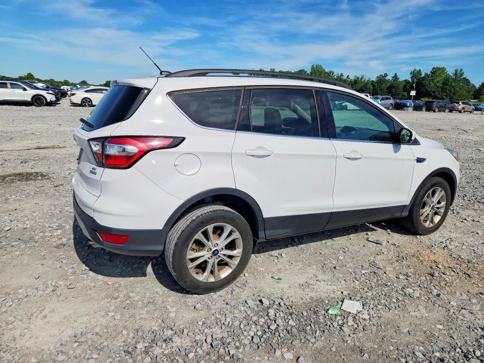 56071886 :رقم المزاد ، 1FMCU0GD6JUB95781 vin ، 2018 Ford Escape مزاد بيع