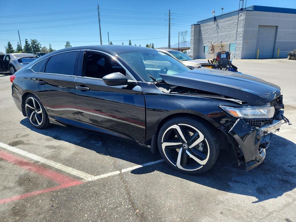56189016 :رقم المزاد ، 1HGCV1F34JA092121 vin ، 2018 Honda Accord مزاد بيع