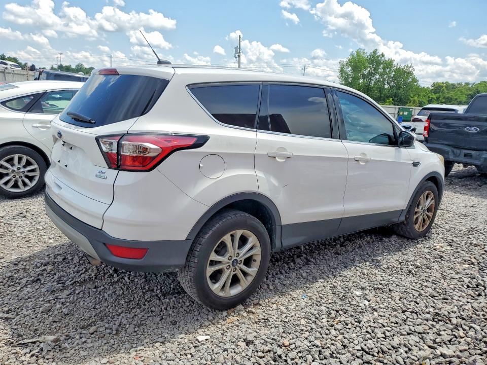 55576326 :رقم المزاد ، 1FMCU0G90HUB67223 vin ، 2017 Ford Escape مزاد بيع