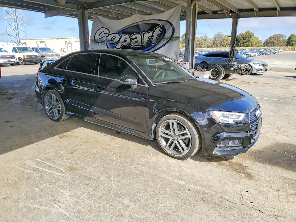 Продажа на аукционе авто 2018 Audi A3, vin: WAUJ8GFF6J1039038, номер лота: 55822646