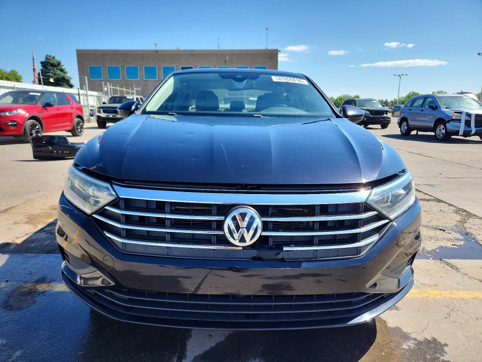 56988816 :رقم المزاد ، 3VWE57BU7MM033318 vin ، 2021 Volkswagen Jetta مزاد بيع