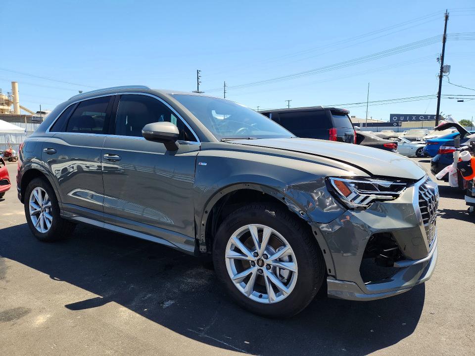 57241556 :رقم المزاد ، WA1DECF38S1087157 vin ، 2025 Audi Q3 مزاد بيع