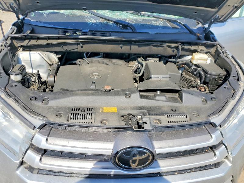 Auction sale of the 2018 Toyota Highlander, vin: 5TDJZRFH1JS878658, lot number: 56572436