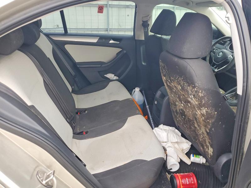 57906086 :رقم المزاد ، 3VWD07AJ2FM268116 vin ، 2015 Volkswagen Jetta مزاد بيع