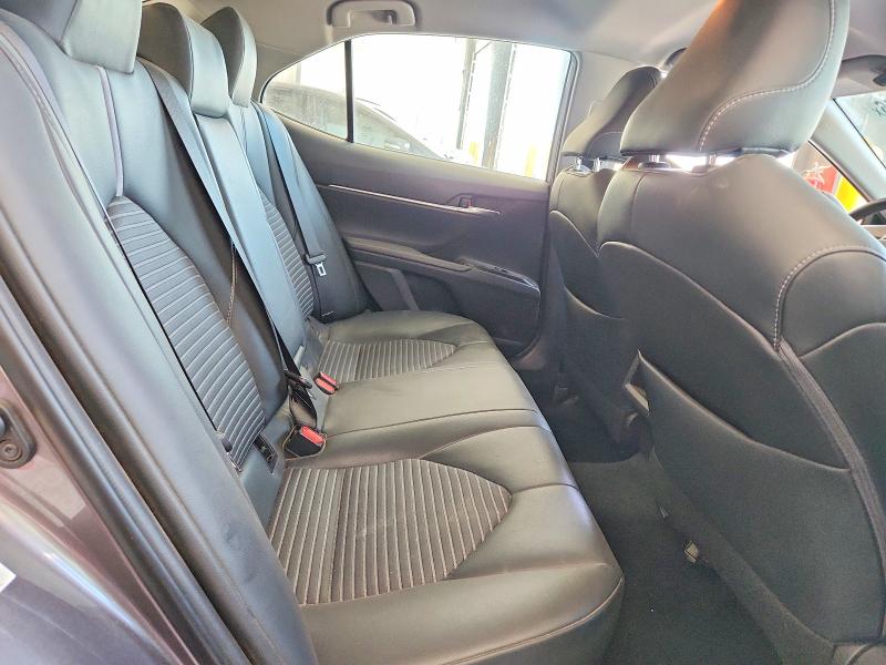 56271206 :رقم المزاد ، 4T1B11HK0KU692706 vin ، 2019 Toyota Camry مزاد بيع