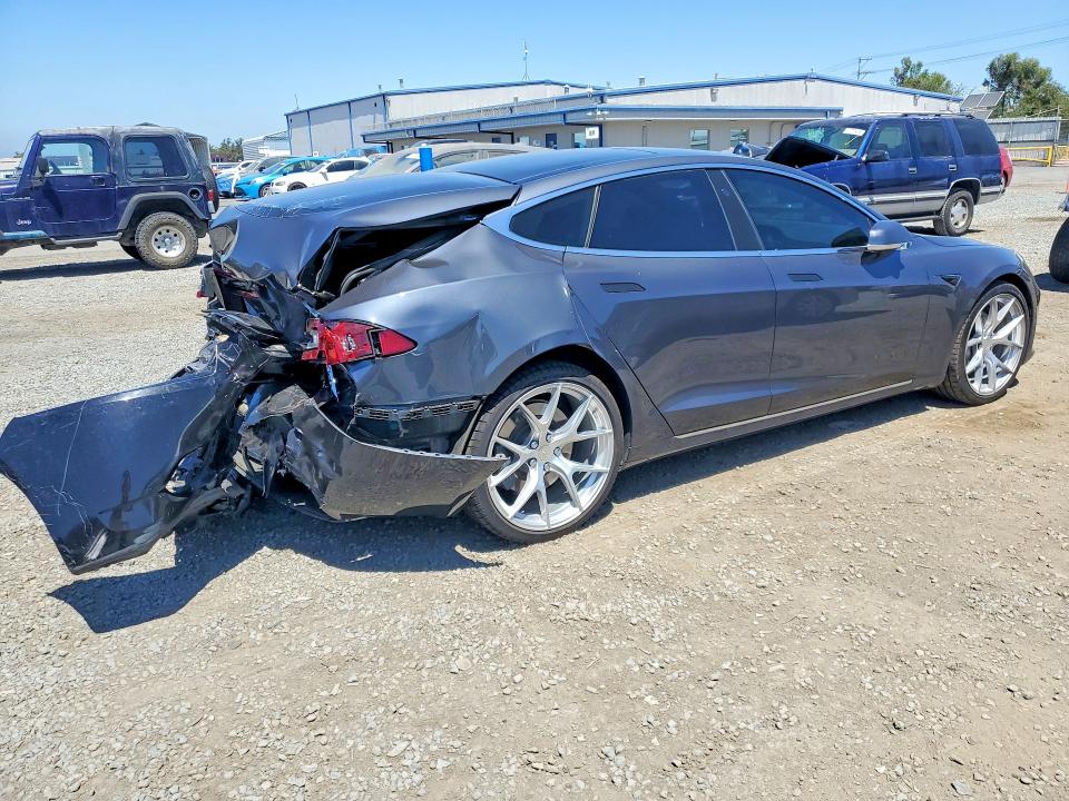 57510846 :رقم المزاد ، 5YJSA1E22JF265270 vin ، 2018 Tesla Model S مزاد بيع