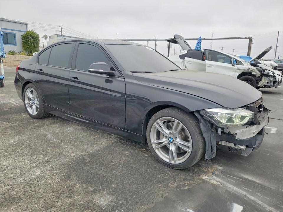 55873436 :رقم المزاد ، WBA8B9G52HNU51705 vin ، 2017 Bmw 330 مزاد بيع