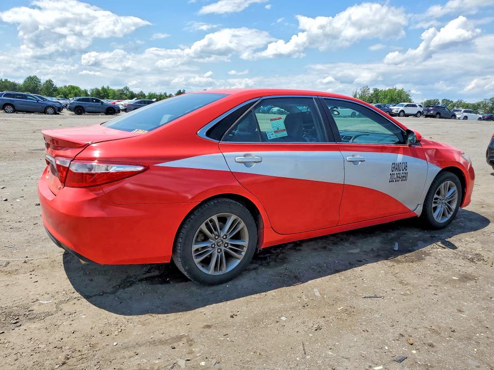 57500186 :رقم المزاد ، 4T1BF1FK2HU644170 vin ، 2017 Toyota Camry مزاد بيع