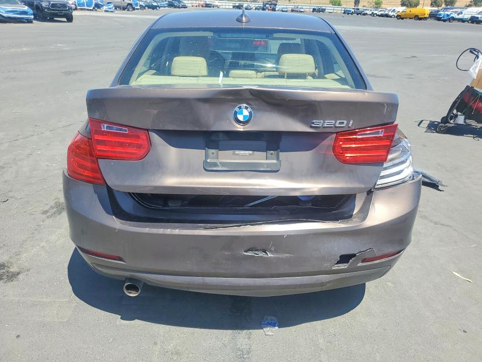 56651466 :رقم المزاد ، WBA3B1C5XEK133832 vin ، 2014 Bmw 320 مزاد بيع