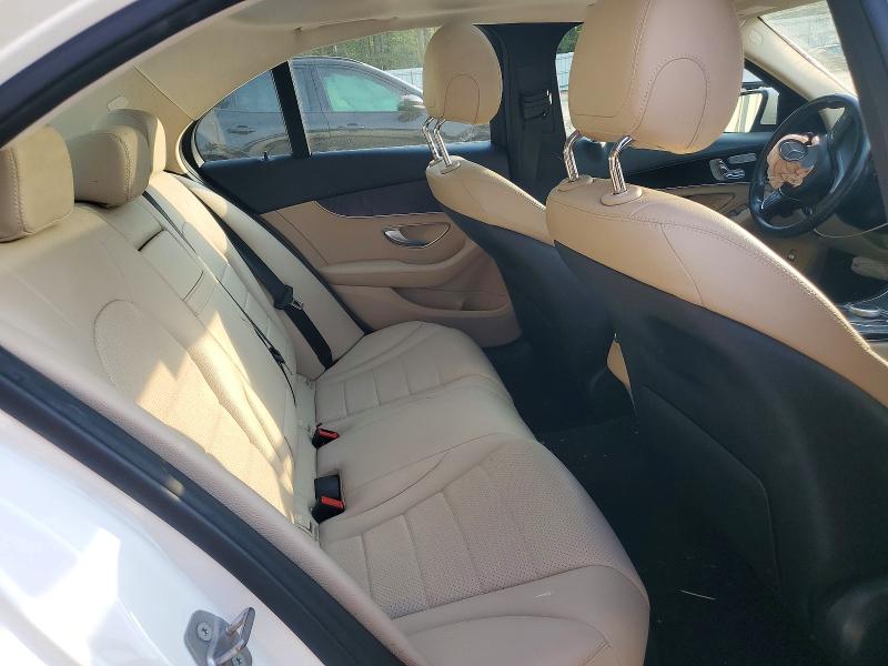 56251326 :رقم المزاد ، WDDWF4KB8HR215055 vin ، 2017 Mercedes-benz C مزاد بيع