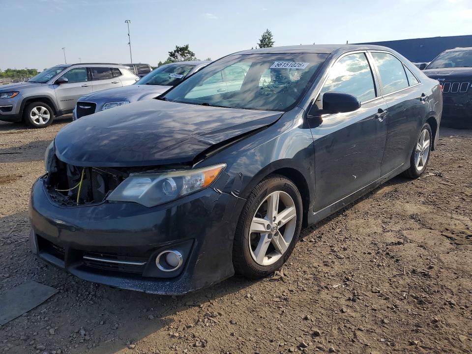 56151026 :رقم المزاد ، 4T1BF1FK7EU451010 vin ، 2014 Toyota Camry مزاد بيع
