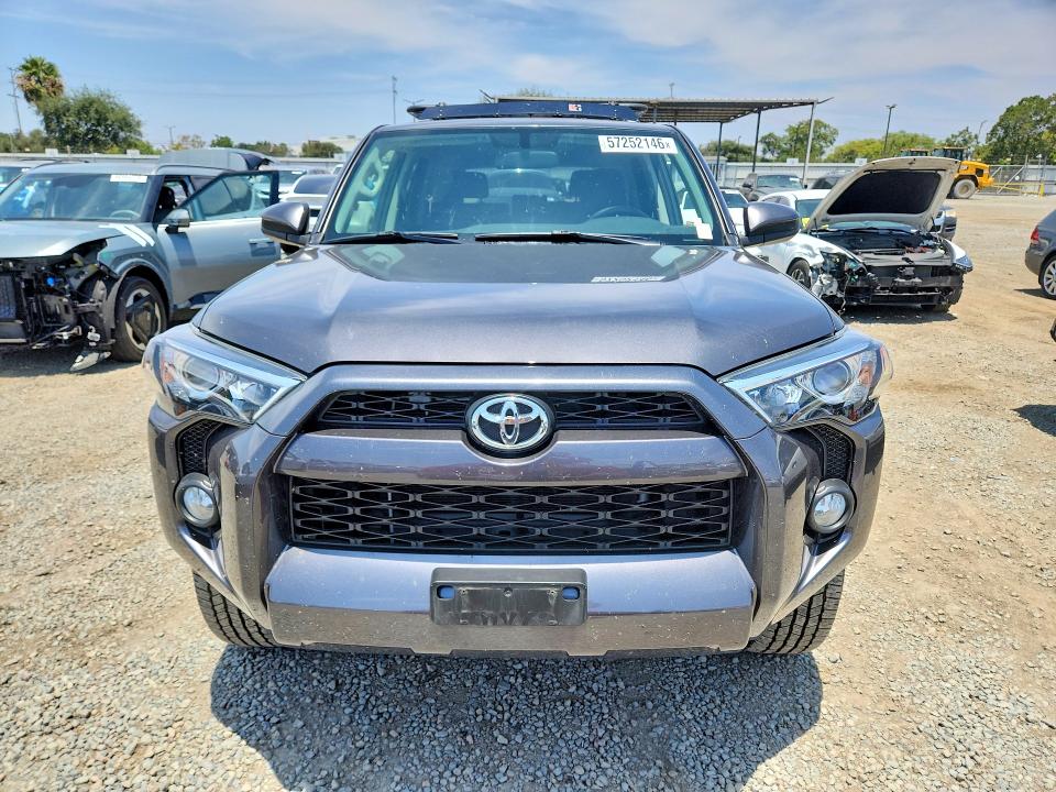 57252146 :رقم المزاد ، JTEBU5JRXJ5552919 vin ، 2018 Toyota 4runner مزاد بيع
