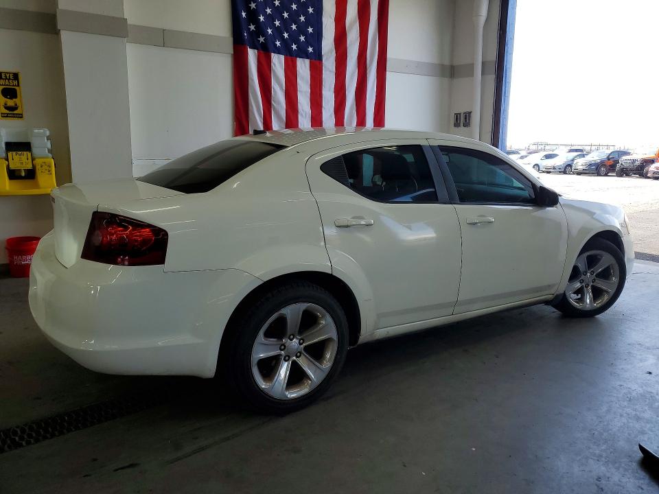 57414646 :رقم المزاد ، 1B3BD1FB3BN557326 vin ، 2011 Dodge Avenger مزاد بيع