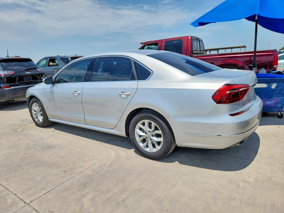 58522576 :رقم المزاد ، 1VWAT7A30HC029504 vin ، 2017 Volkswagen Passat مزاد بيع