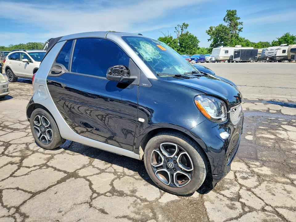 Продаж на аукціоні авто 2017 Smart Fortwo, vin: WMEFK5DA2HK137429, номер лоту: 55764816