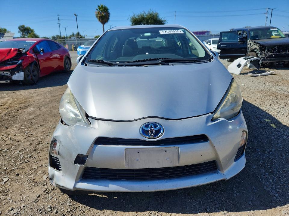 57065926 :رقم المزاد ، JTDKDTB33D1048131 vin ، 2013 Toyota Prius C مزاد بيع