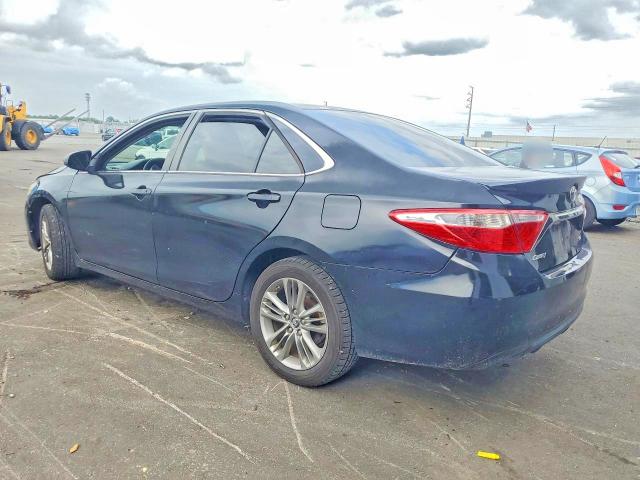51982076 :رقم المزاد ، 4T1BF1FK1FU060534 vin ، 2015 Toyota Camry مزاد بيع