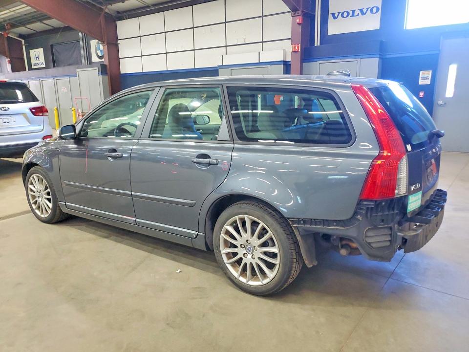 57215536 :رقم المزاد ، YV1382MW8A2532693 vin ، 2010 Volvo V50 مزاد بيع
