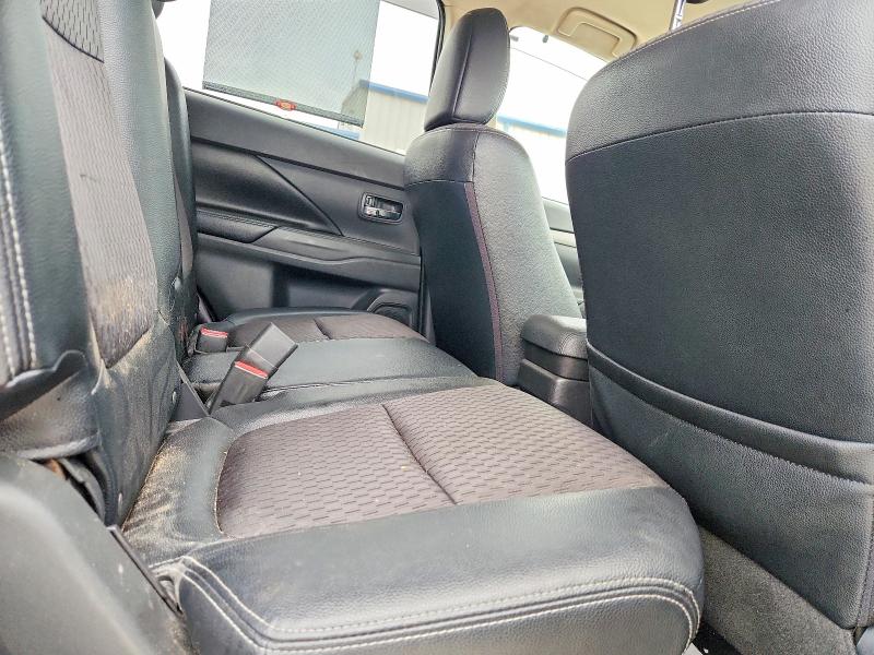 2015 Mitsubishi Outlander მანქანა იყიდება აუქციონზე, vin: JA4AZ3A32FZ005400, აუქციონის ნომერი: 58043396