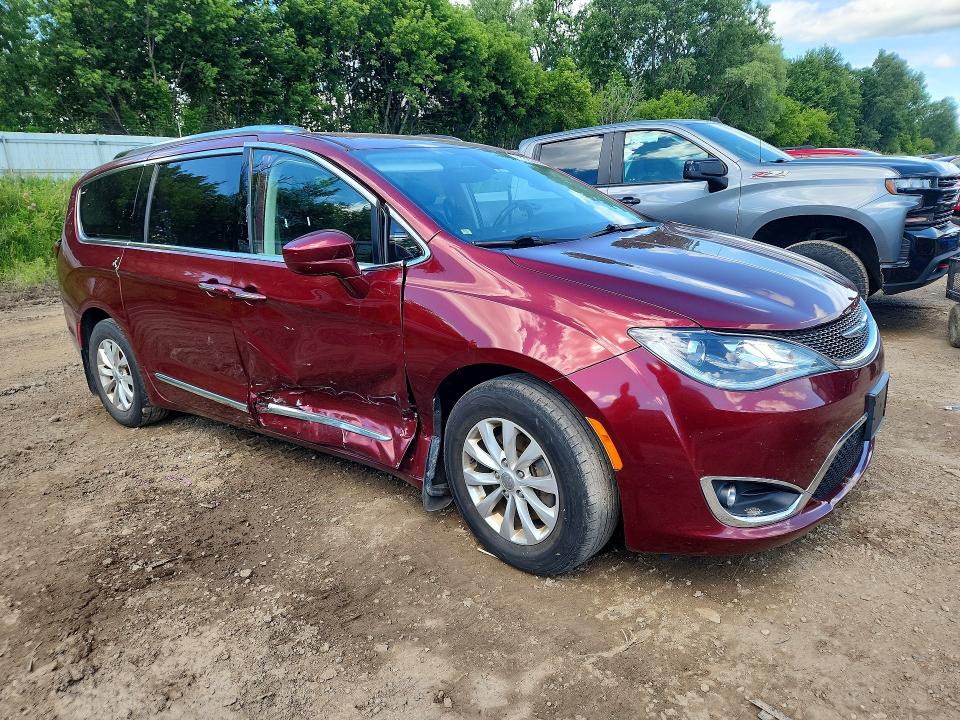 58393066 :رقم المزاد ، 2C4RC1BG7JR233556 vin ، 2018 Chrysler Pacifica مزاد بيع
