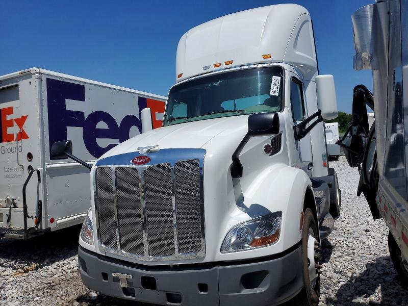 Продаж на аукціоні авто 2018 Peterbilt 579, vin: 1XPBA48XXJD478322, номер лоту: 57903576