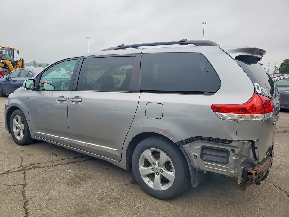 2011 Toyota Sienna მანქანა იყიდება აუქციონზე, vin: 5TDKK3DC5BS163915, აუქციონის ნომერი: 56028226
