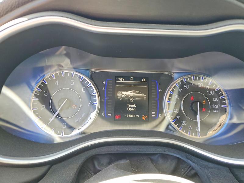 55137096 :رقم المزاد ، 1C3CCCABXFN624359 vin ، 2015 Chrysler 200 مزاد بيع