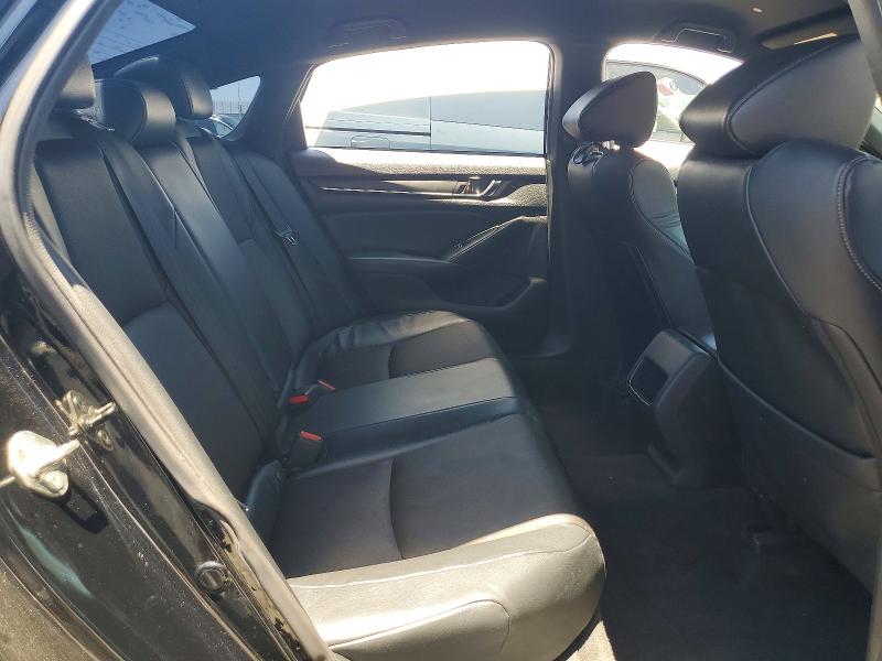 57002556 :رقم المزاد ، 1HGCV1F37JA149010 vin ، 2018 Honda Accord مزاد بيع