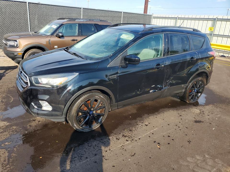 58537526 :رقم المزاد ، 1FMCU9GDXJUB10770 vin ، 2018 Ford Escape مزاد بيع