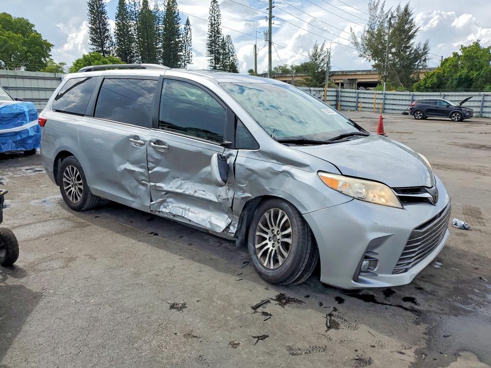 55342036 :رقم المزاد ، 5TDYZ3DC0KS974561 vin ، 2019 Toyota Sienna مزاد بيع