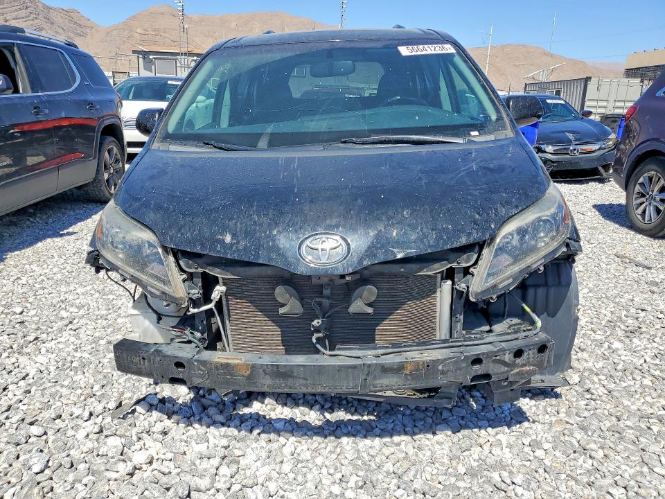 56641236 :رقم المزاد ، 5TDXZ3DC4HS822870 vin ، 2017 Toyota Sienna مزاد بيع