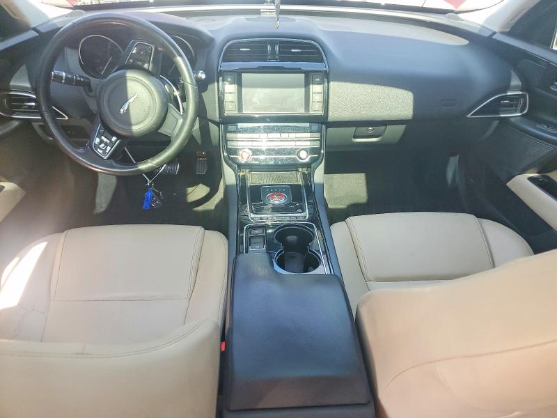 56810646 :رقم المزاد ، SAJAR4BG4HA974230 vin ، 2017 Jaguar Xe مزاد بيع