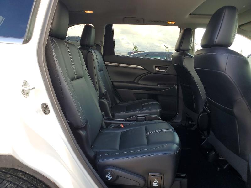 57033086 :رقم المزاد ، 5TDJZRFH2JS813592 vin ، 2018 Toyota Highlander مزاد بيع