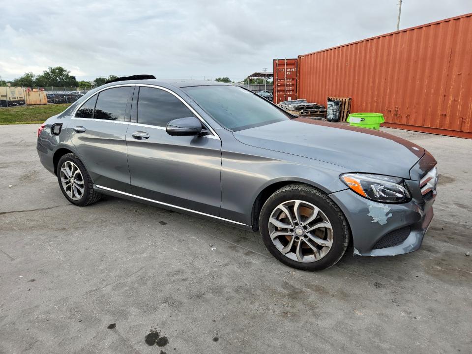 56848446 :رقم المزاد ، 55SWF4KB0HU182437 vin ، 2017 Mercedes-benz C مزاد بيع