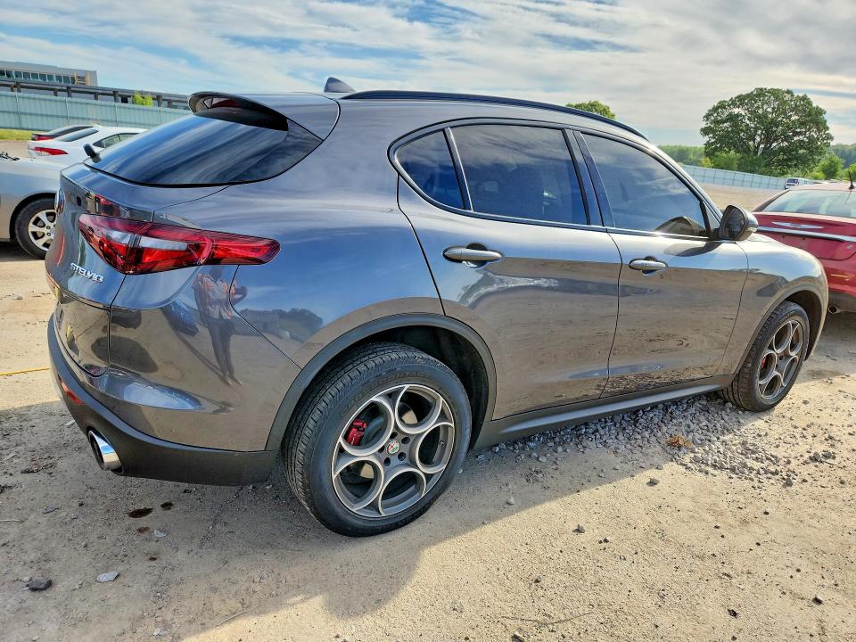 55157186 :رقم المزاد ، ZASFAKPN4J7B86162 vin ، 2018 Alfa Romeo Stelvio مزاد بيع