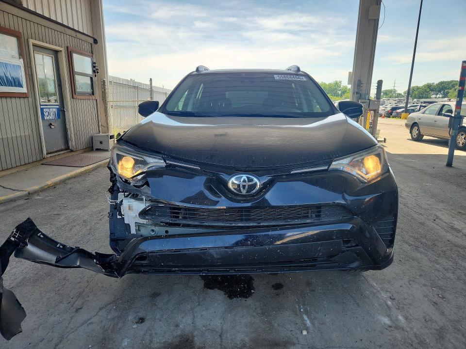 55868466 :رقم المزاد ، 2T3BFREV7JW769902 vin ، 2018 Toyota Rav4 مزاد بيع