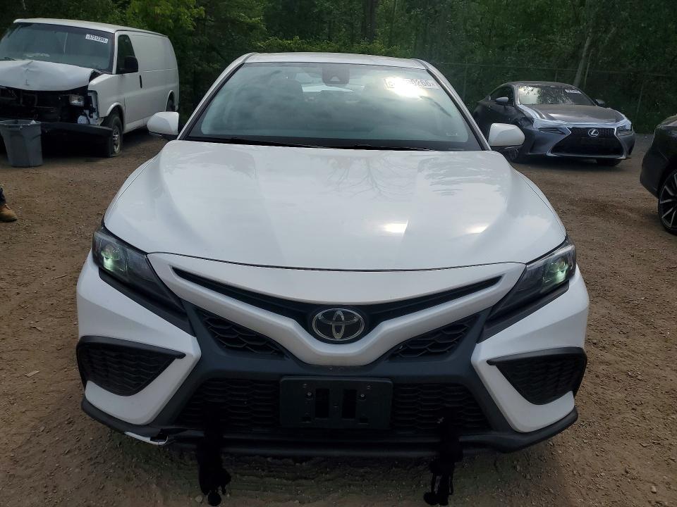 Продаж на аукціоні авто 2022 Toyota Camry, vin: 4T1G11AK3NU678013, номер лоту: 53260266