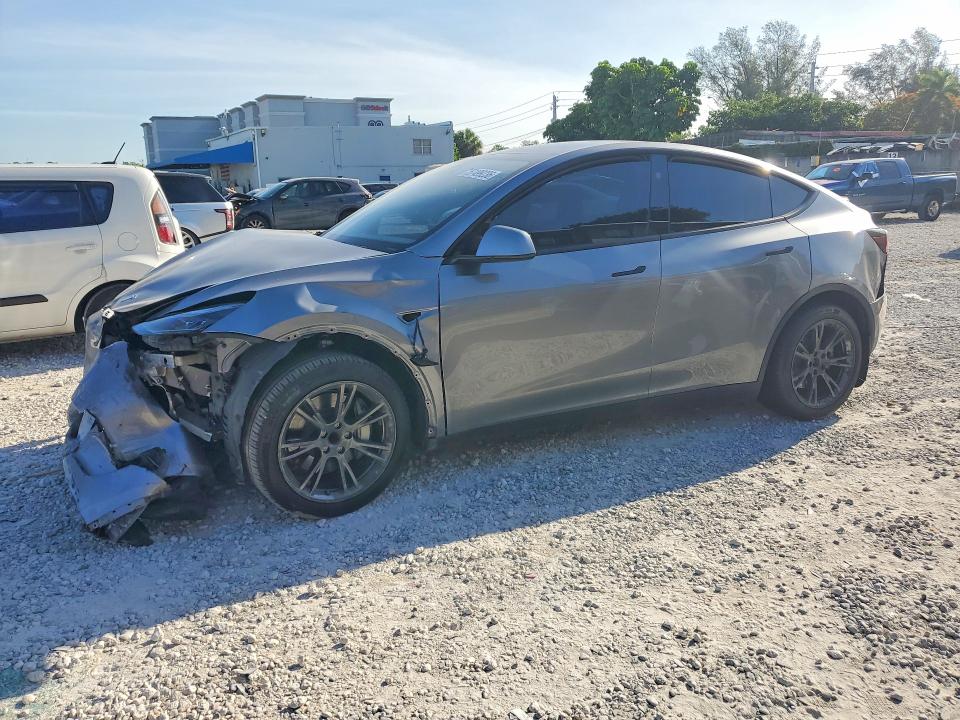 Продаж на аукціоні авто 2025 Tesla Model Y, vin: 7SAYGDED6SF256667, номер лоту: 57499236