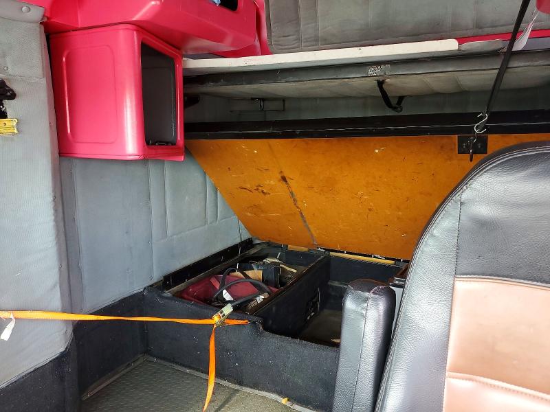 Продажа на аукционе авто 2001 Freightliner Fld120, vin: 1FUJAHCG21PF96211, номер лота: 56838246