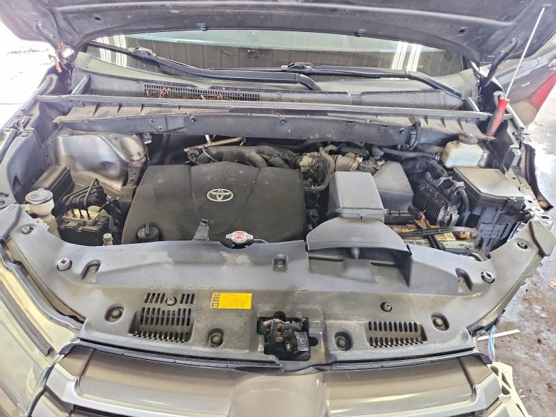 59079766 :رقم المزاد ، 5TDBZRFH3KS977777 vin ، 2019 Toyota Highlander مزاد بيع